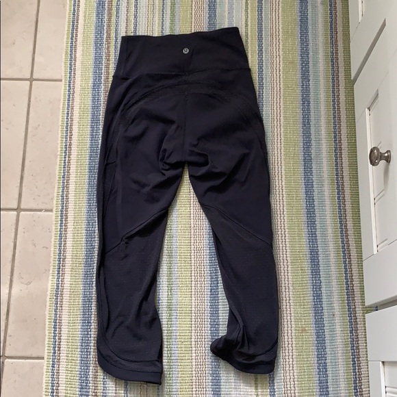 Lululemon crop leggings - Picture 2 of 3